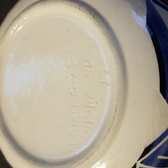 Sioux pottery bowl signed Artist Marie Blacktail Deer 1977 - Picture 4 of 5